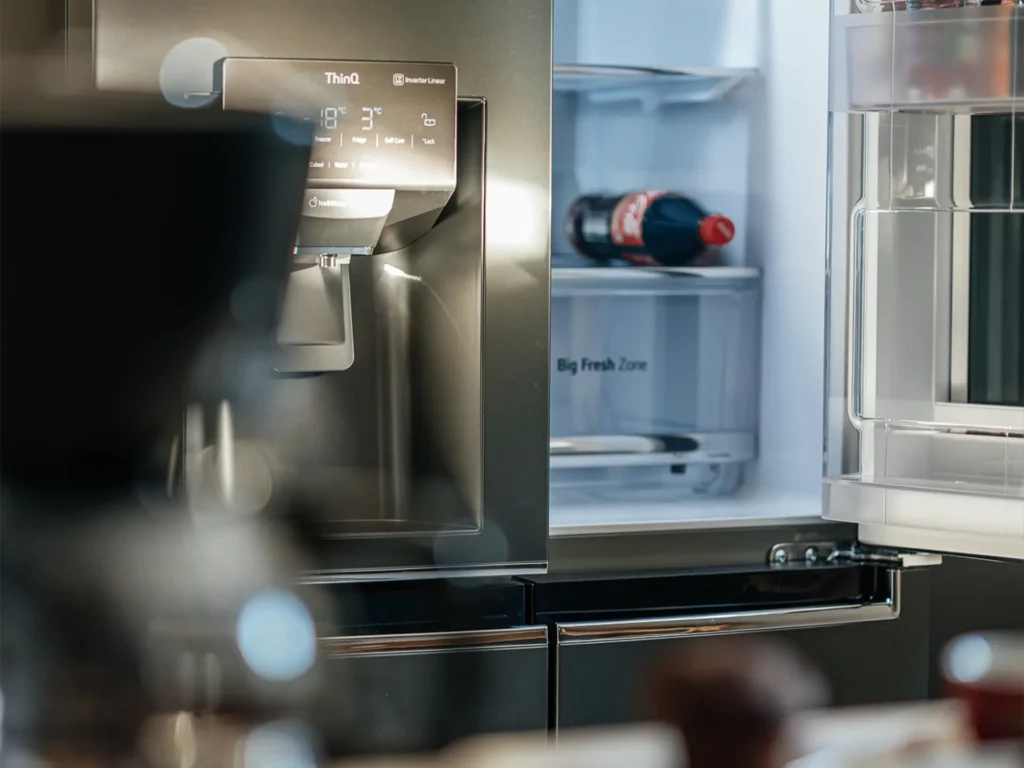 Kitchen with ice maker Onyx