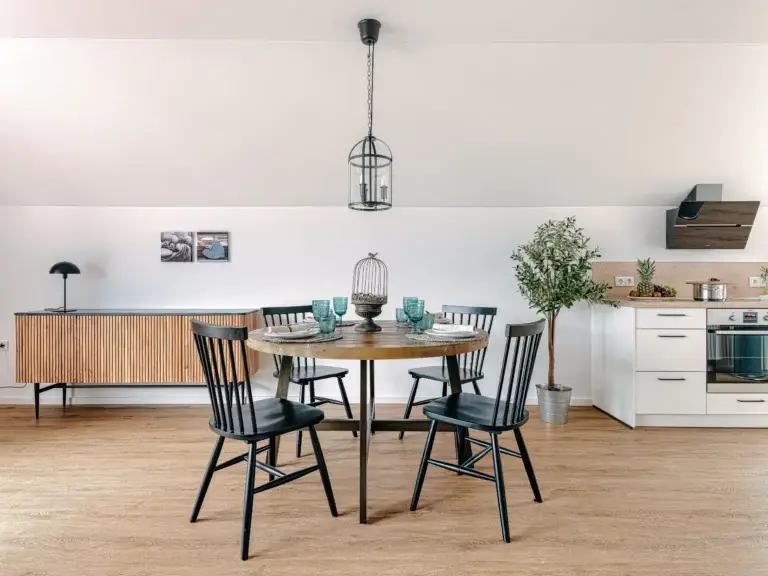 Bright dining room PEARL