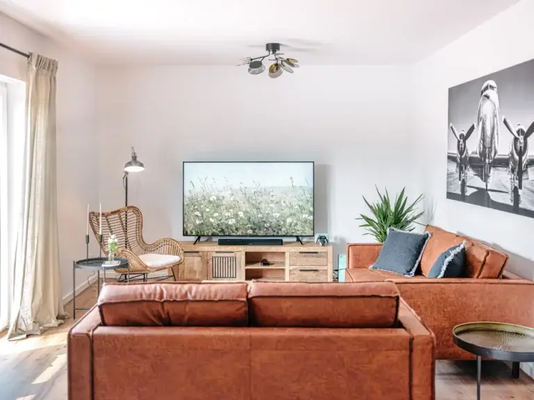 Living room with tv JADE