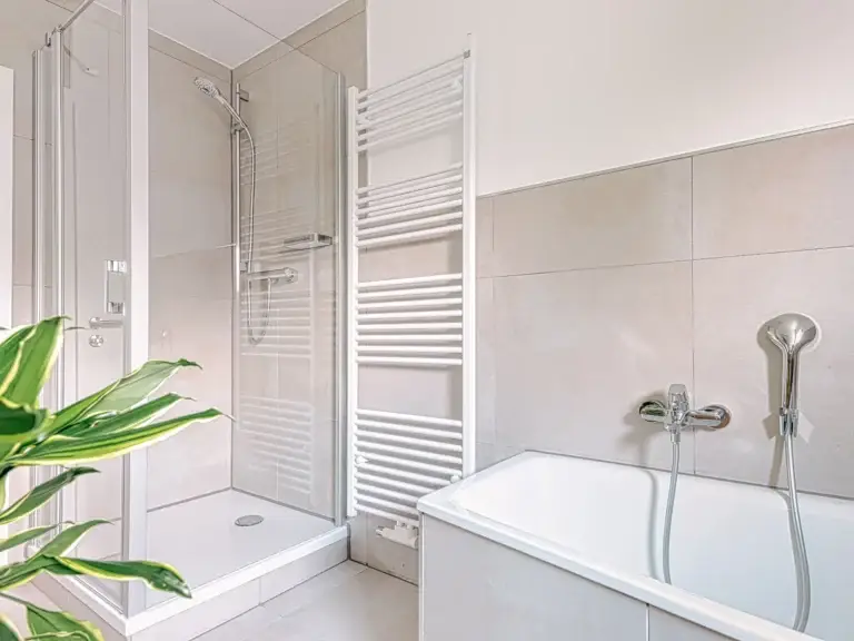 Shower and bath tub JADE
