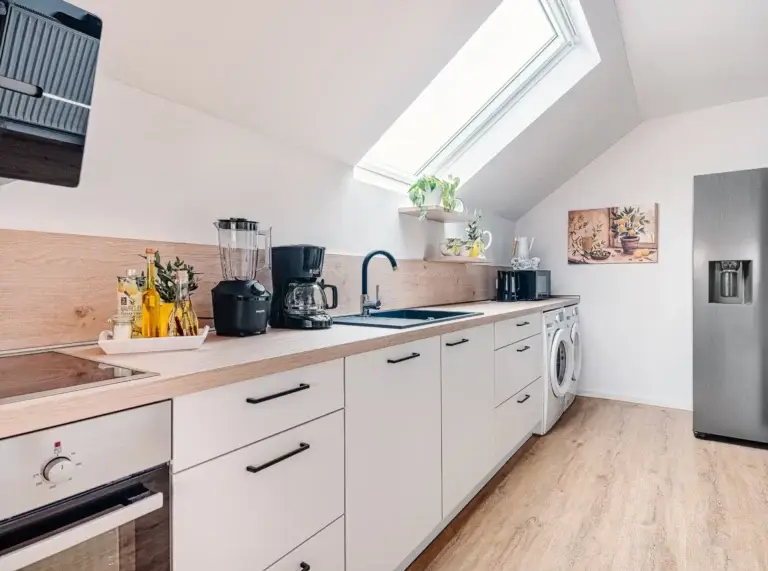 Spacious kitchen with washing machine