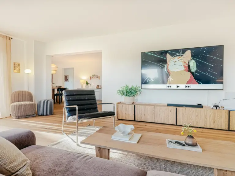 Sapphire White living room