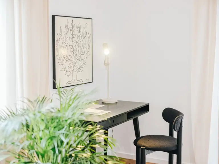 Sapphire White workspace