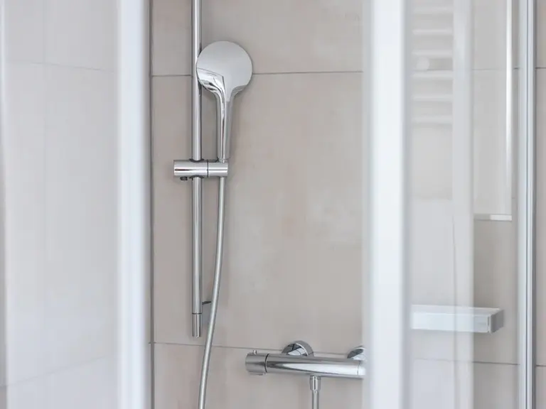 Sapphire White bathroom