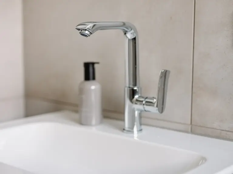 Sapphire White half bath